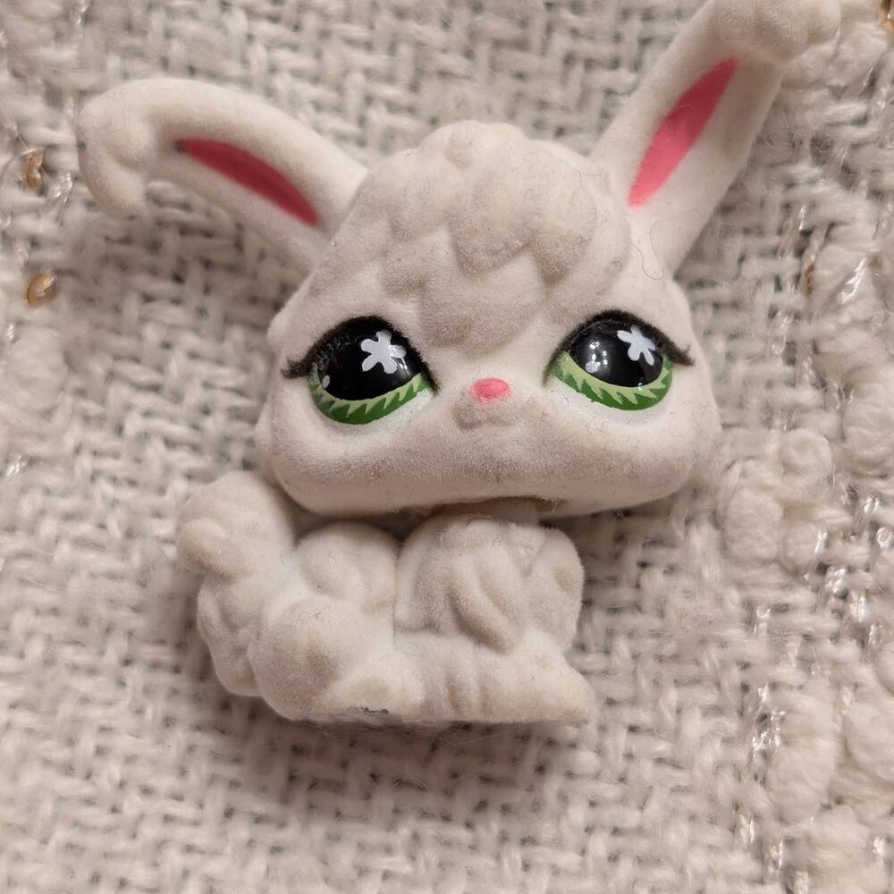 LPS Littlest Pet Shop fuzzy flocked white angora rabbit bunny #515 portable pets